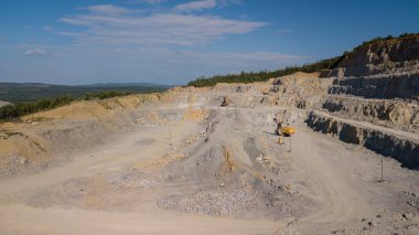 Madeni havadan görünümü yukarıdan Rusya'da yer alır. Bu alan bakır, gümüş, altın ve diğer mineraller için mayınlı.