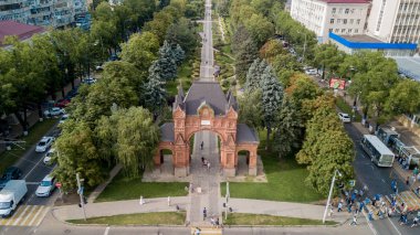 Krasnodar / Rusya - Alexander Zafer Takı (Ayrıca Tsarski Vorota) bir anıt tarzında iki sokak kesişme noktasında yer alan sözde Rus Krasnodar Merkezi -