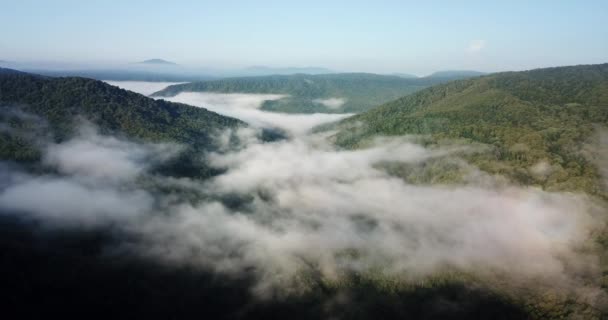 Epischer Flug Aus Der Luft Durch Gebirgswolken Schönen Morgen Des — Stockvideo