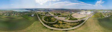 Krasnodar / Rusya - 31 Temmuz 2018: hava panorama 360 derece ulaşım otoyol gelmek, ringway, dolambaçlı
