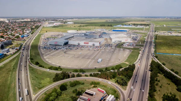 Hareketli otoyol gelmek, ringway, dolambaçlı bir arabanın hava atış