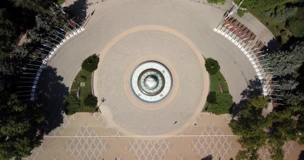 空中直接以上的公园面积的看法凯瑟琳二世纪念碑附近 纪念凯瑟琳二世在克拉斯诺达尔的纪念碑 — 图库视频影像