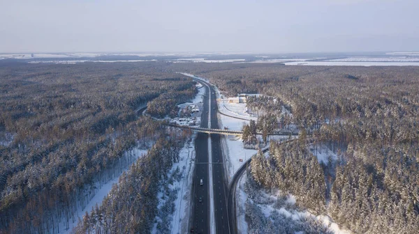 Winter Luftbild von Verkehrsknotenpunkt, Verkehrskreuzung Tag. — Stockfoto