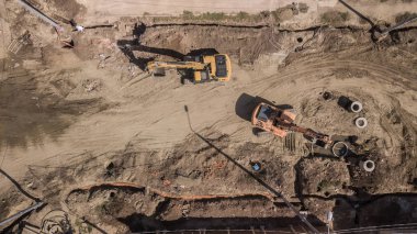 Hava tam bir şantiye görünümünü aşağı üst üzerinde.