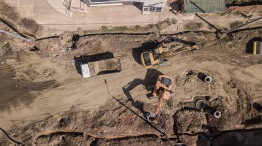 Hava tam bir şantiye görünümünü aşağı üst üzerinde.