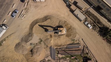 Hava tam bir şantiye görünümünü aşağı üst üzerinde.