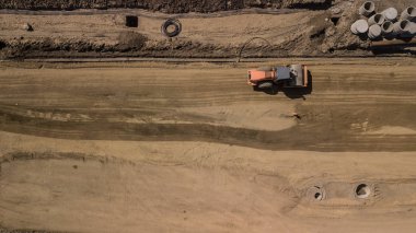 Hava tam bir şantiye görünümünü aşağı üst üzerinde.