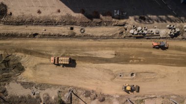 Hava tam bir şantiye görünümünü aşağı üst üzerinde.