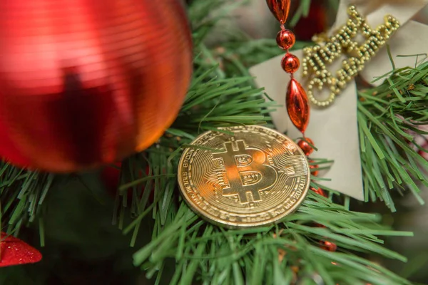 Sunni Noel Bitcoin. Sanal para biriminin sembolik görüntü.