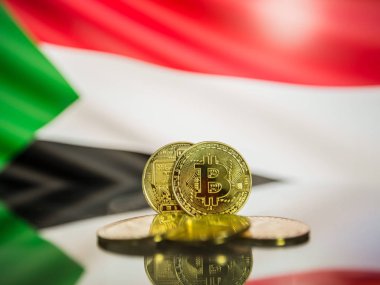 Bitcoin altın sikke ve Sudan arka plan ufuk bayrağı. Sanal cryptocurrency kavramı.