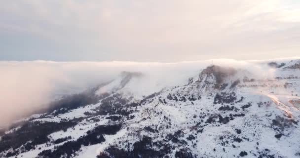 Hermosa mañana aérea picos inspirador motivacional naturaleza fondo — Vídeo de stock