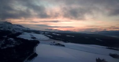 Sunrise güzel kış doğa hava görüntülerini dağlarda