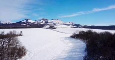 Güzel sabah kış dağ güneşli manzara. Yer yer Psebai, Rusya Federasyonu.