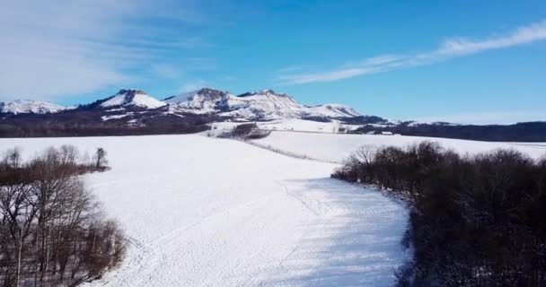 Ηλιόλουστο τοπίο όμορφο πρωί Χειμερινό βουνό. Τοποθεσία θέση Psebai, Ρωσία. — Αρχείο Βίντεο