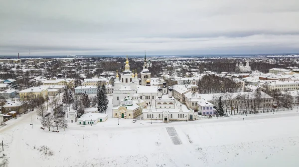 Luftklöster und Kirchen in Veliky Ustyug ist eine Stadt im Gebiet Wologda, Russland — Stockfoto