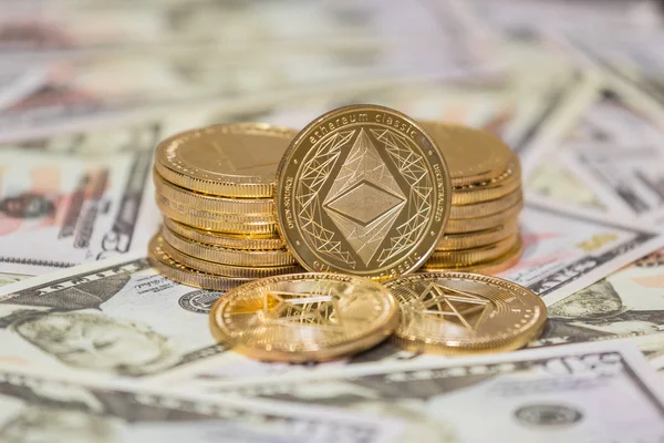 Altın Etherium sikke bize dolar üzerinde kapat.