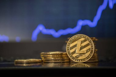 Ufuk mavi grafik zemin üzerine altın Lightcoin.