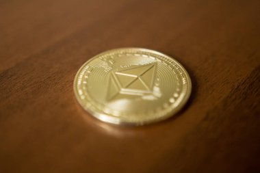 Altın Etherium sikke kapatın. Eter kimin blockchain Ethereum platformu tarafından oluşturulan bir cryptocurrency olduğunu.