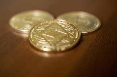 Altın Etherium sikke kapatın. Eter kimin blockchain Ethereum platformu tarafından oluşturulan bir cryptocurrency olduğunu.