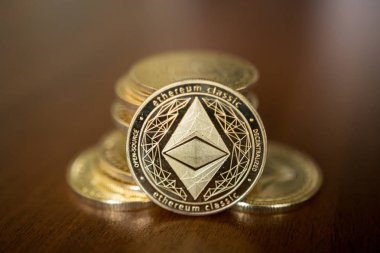 Altın Etherium sikke kapatın. Eter kimin blockchain Ethereum platformu tarafından oluşturulan bir cryptocurrency olduğunu.