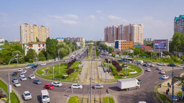 Krasnodar, Rosja-2019 maja. Lotnicze miasto z góry. Widok oczu dronów — Zdjęcie stockowe