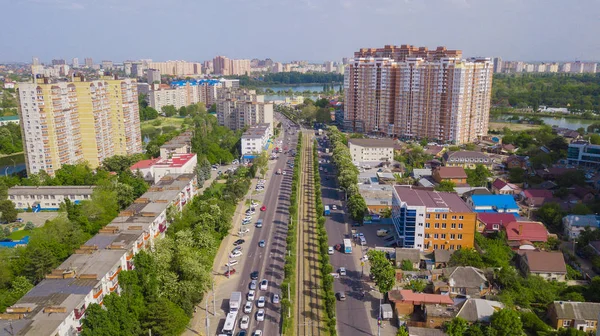 Krasnodar, Rusya - Mayıs 2019. Yukarıdan hava şehri. Drones Göz Görünümü
