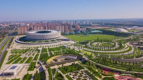 Krasnodar, Rusya - Mayıs 2019: Krasnodar Stadyumu'nun havadan görünümü ve Galitsky parkı