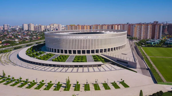 Krasnodar, Rusya - Mayıs 2019: Krasnodar Stadyumu'nun havadan görünümü ve Galitsky parkı