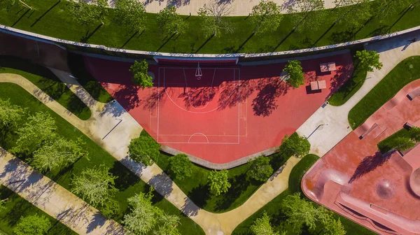 Vertical aerial top down view shot and looking down on the playground in city park — Stock Photo, Image