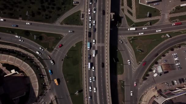 Drones Eye View - 4K Overhead Aerial View Of Traffic Driving Over A Modern Bridge — Stok Video