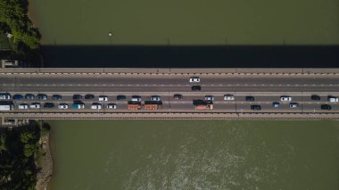Drone'lar köprüdeki trafik sıkışıklığına göz kulak oldu