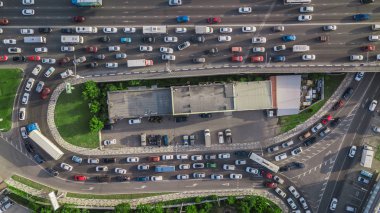 Drones Eye View - kentsel trafik sıkışıklığı üst görünümü, ulaşım konsepti