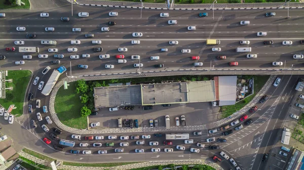 Drones Eye View - şehir trafik sıkışıklığı üst görünümü, ulaşım konsepti — Stok fotoğraf