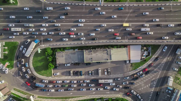 Drones Eye View - şehir trafik sıkışıklığı üst görünümü, ulaşım konsepti