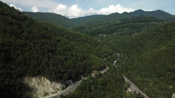 Drones Eye View-slingrande bergsväg i Ryssland. — Stockvideo