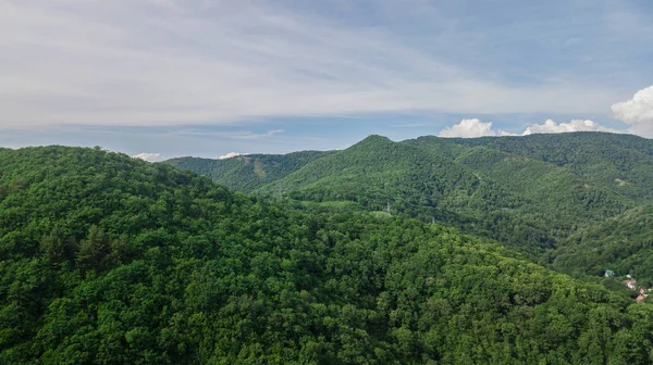 Aerial Nature widok na Kaukaz góry w słoneczny poranek — Zdjęcie stockowe