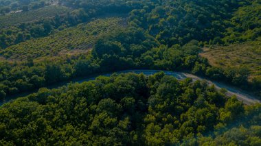 Kırım gezisi: kıvrımlı dağ yolunun üstünden görünümü