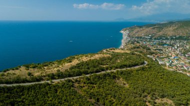 Kırım gezisi: kıvrımlı dağ yolunun üstünden görünümü