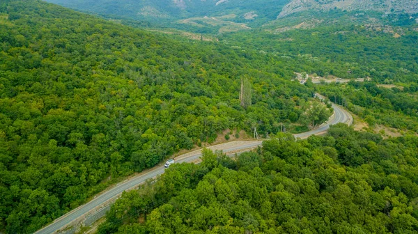 Крим подорож: вид зверху пишні гірські дороги — стокове фото