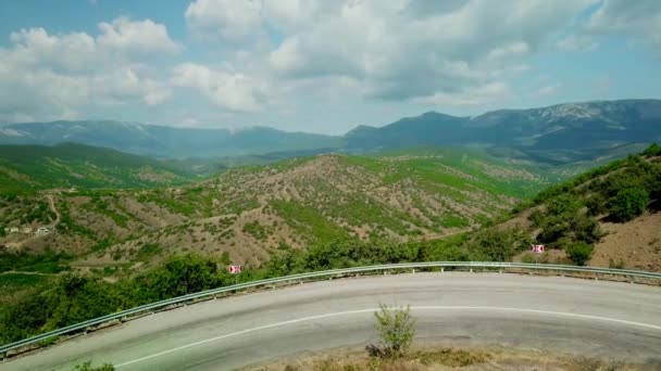 Kırım manzara: dağın ovalarında üzüm bağları havadan görünümü. Kırım üzüm bağları. — Stok video