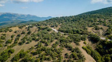 Kırım gezisi: kıvrımlı dağ yolunun üstünden görünümü