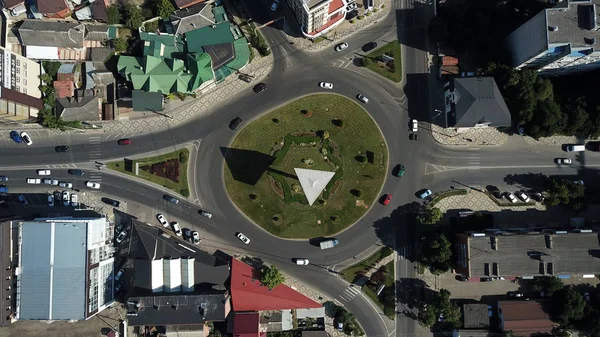 City roads from above - modern urban roundabout intersection — Stock Photo, Image