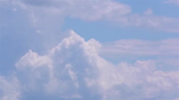 Time-lapse mouvement nuages ciel bleu fond — Video