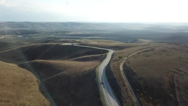 Bergweg in Tsjetsjeense Republiek, Noord-Kaukasus, Rusland — Stockvideo