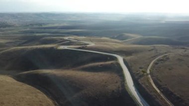 Çeçen Cumhuriyeti'nde hava dağ yolu, Kuzey Kafkasya, Rusya