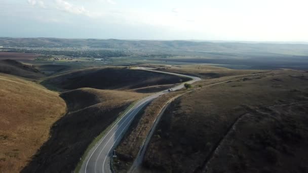Aerial Mountain Road in Tsjetsjeense Republiek, Noord-Kaukasus, Rusland — Stockvideo