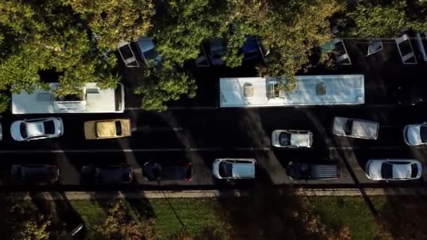 Droni Vista Occhio: traffico aereo della città, vista dall'alto verso il basso della superstrada trafficata città ora di punta autostrada ingorgo . — Video Stock