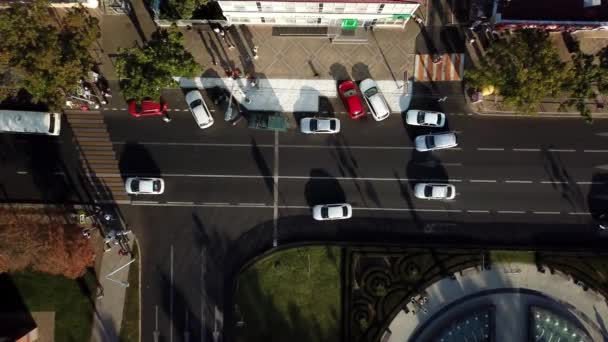 Drones Eye View: tráfego aéreo da cidade, vista de cima para baixo da rodovia movimentada cidade rush hora trânsito congestionamento rodovia . — Vídeo de Stock