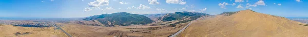 Dağıstan Cumhuriyeti, Kafkasya, Rusya 'daki dağ yolunun yüksek çözünürlüklü panoramik görüntüsü — Stok fotoğraf