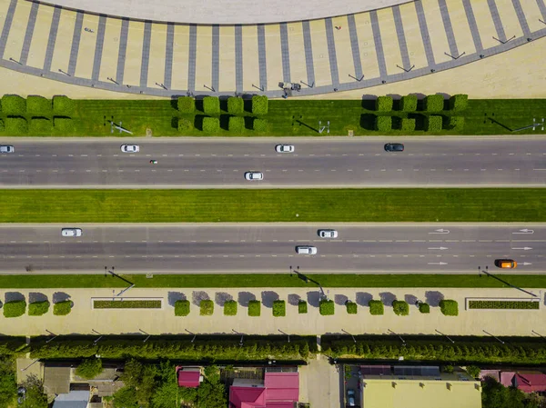 De haut en bas vue aérienne de la ville autoroute achalandée route embouteillage autoroute . — Photo